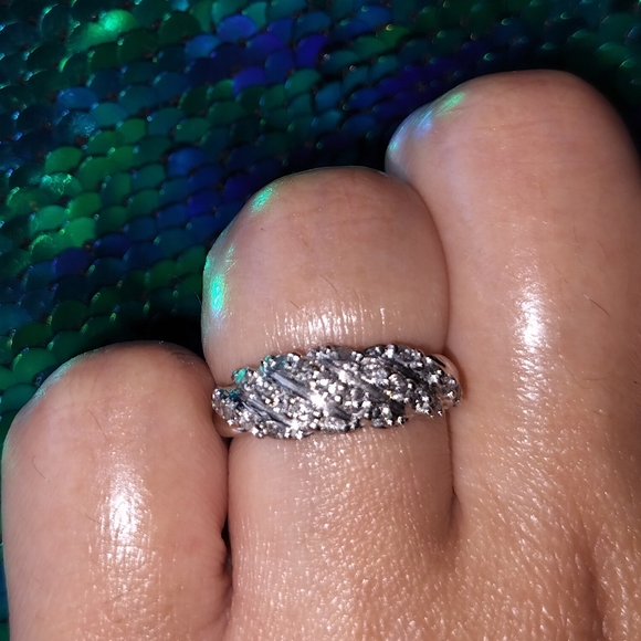 Diamond ring 10k white gold 1/3 ct twist crossover criss cross promise band 7.25 - Picture 5 of 9